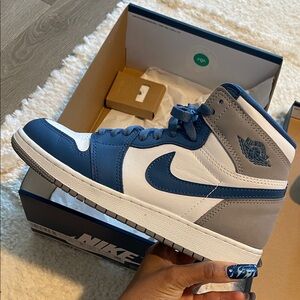 Nike Air Jordan 1 Retro High OG GS in Blue and Grey
